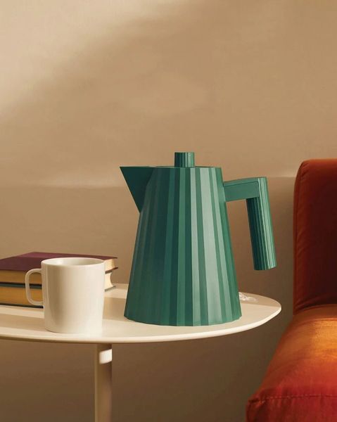 Gr&oslash;nn Pliss&eacute; Elektrisk vannkoker 1 liter by Alessi